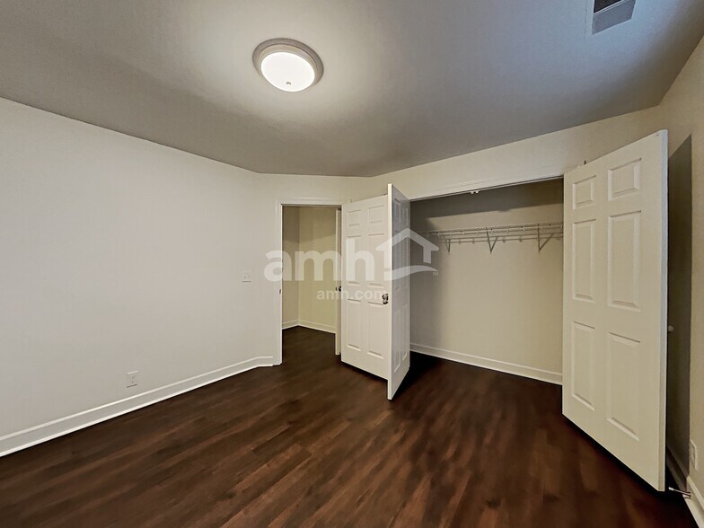 Building Photo - 3043 Holderwood Dr