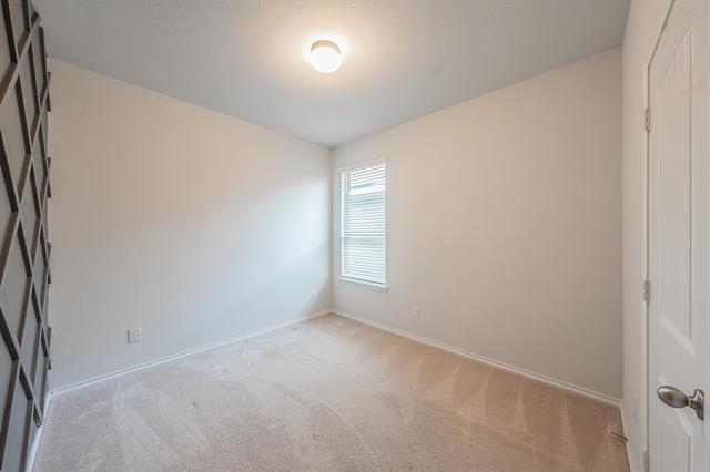 Building Photo - 561 Concho St