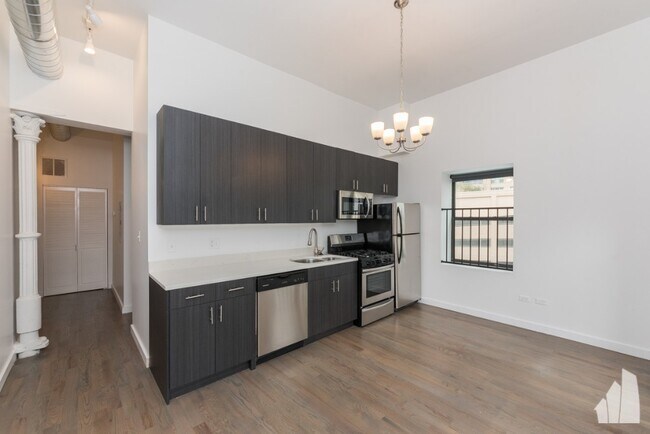 Building Photo - 630 W Lake St