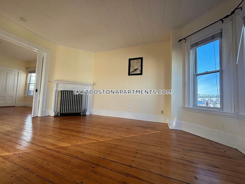 Building Photo - 33 Falcon St