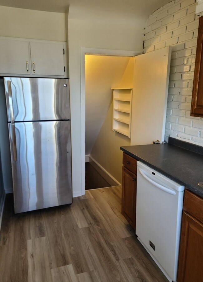 Building Photo - 4443 Scotia Rd