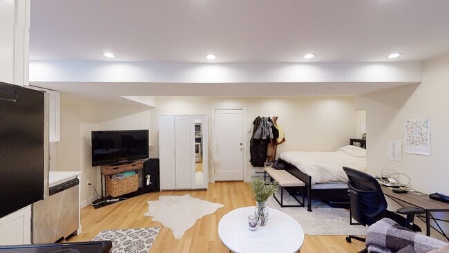 Building Photo - 1 Gloucester St