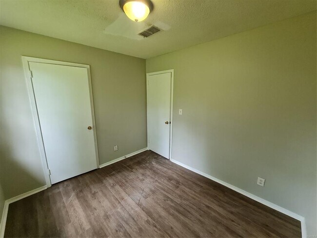 Building Photo - 3044 Cross Creek Dr