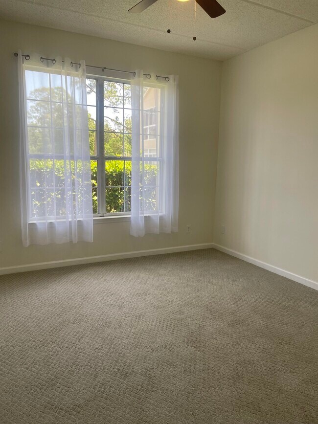 Building Photo - 1300 Royal Troon Ln