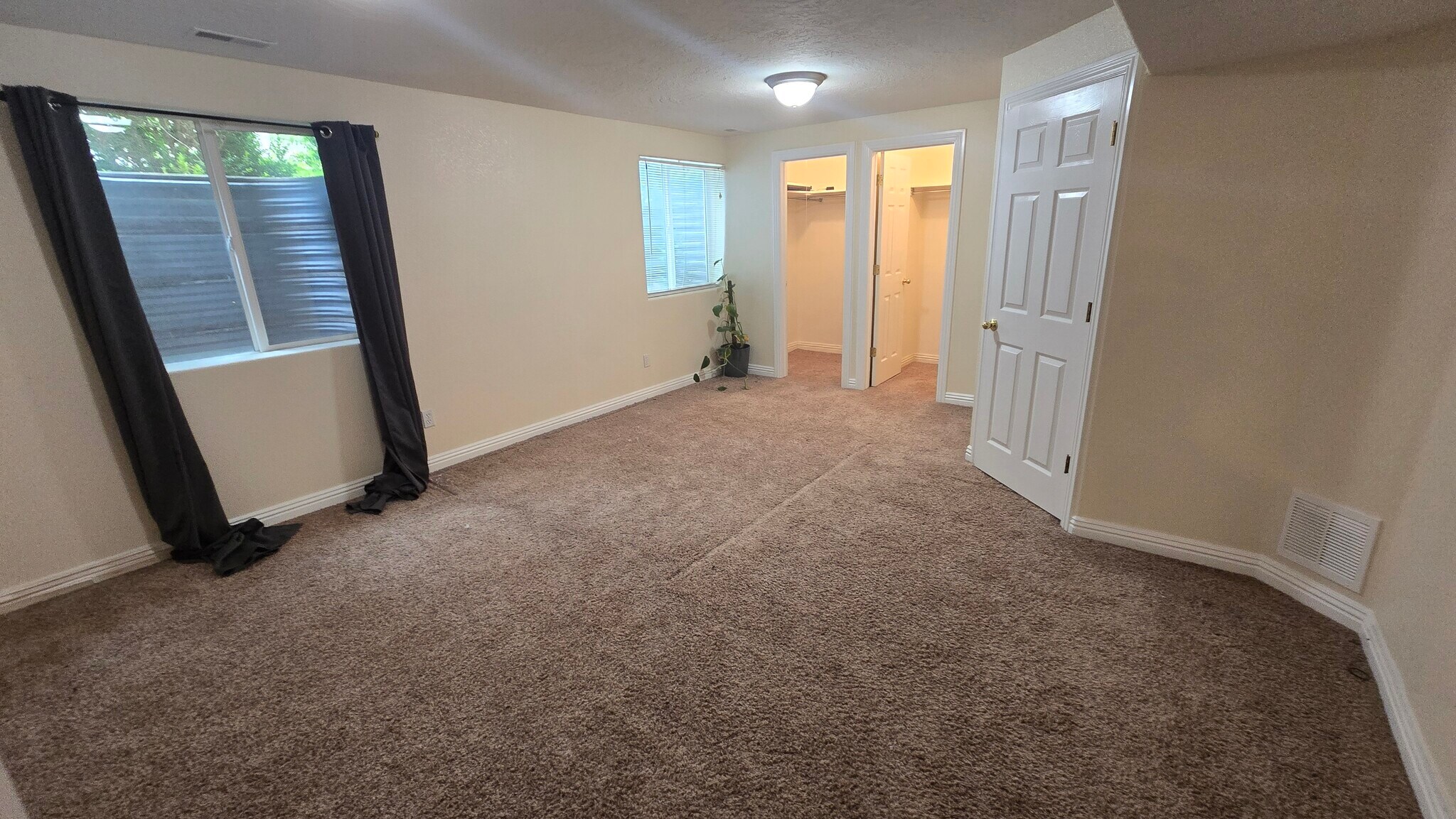 Building Photo - 1117 E 200 S