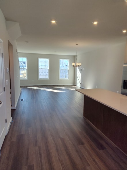 Building Photo - 409 Willowshire Ct