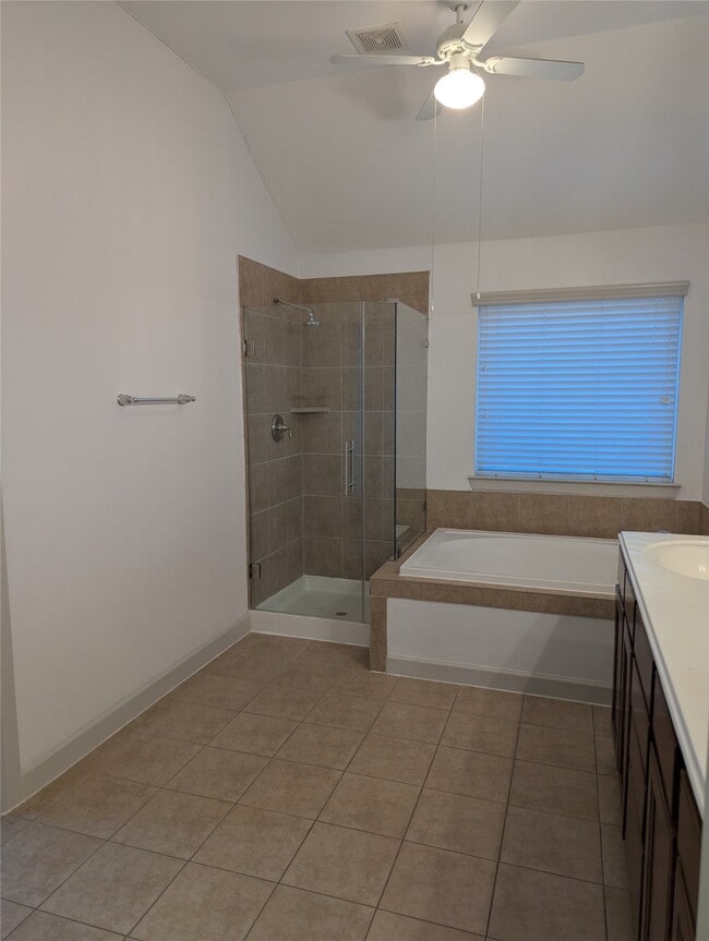 Building Photo - 3651 Raintree Village Dr