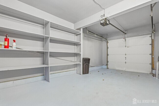 Building Photo - 1216 Thomas Ave