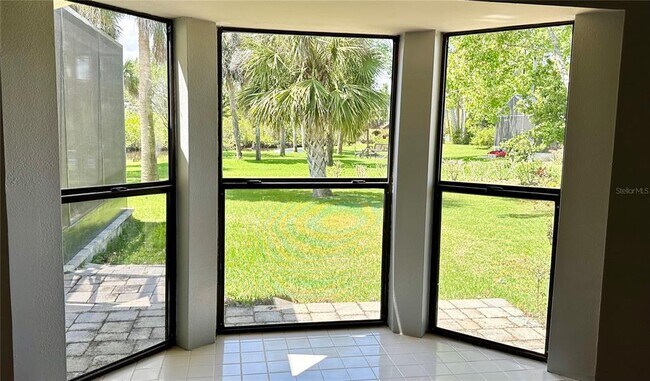 Building Photo - 806 Pine Shores Cir