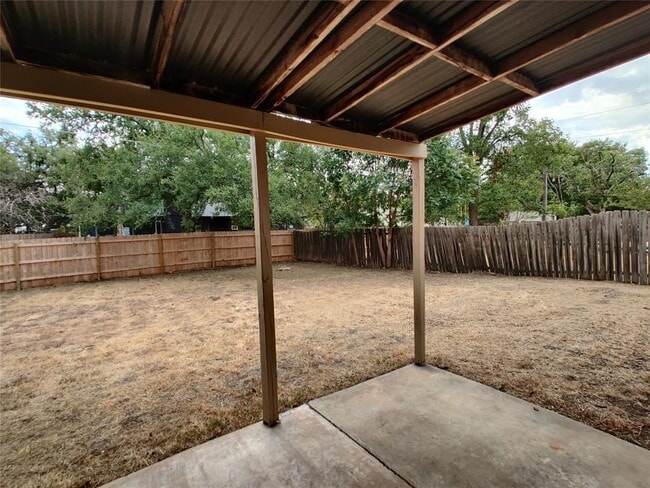Building Photo - 5103 Summerset Trail