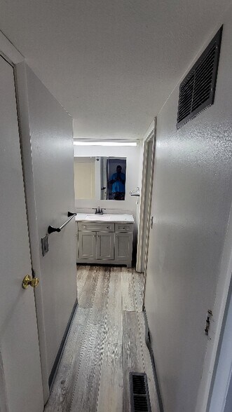 Building Photo - 7436 Countrybrook Dr