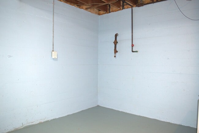 Building Photo - Marvelous 4 Bed 2.5 Bath House In Quarry H...