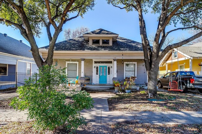 Building Photo - Amazingly Remodeled 1916 Home Located in N...