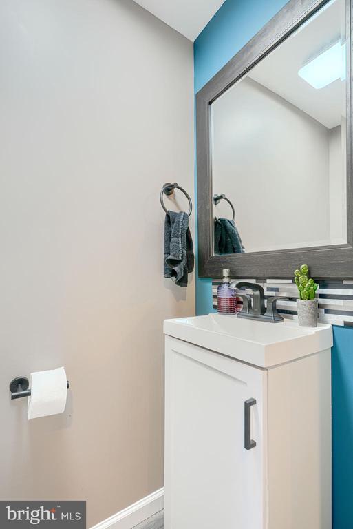 Building Photo - 800 Seckel Ct