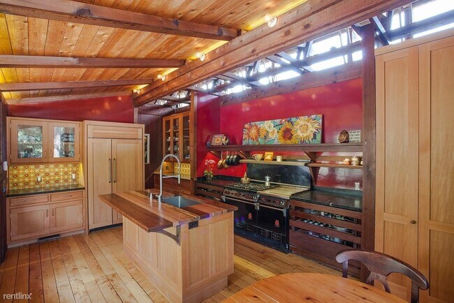 Building Photo - 625 Lovell Ave