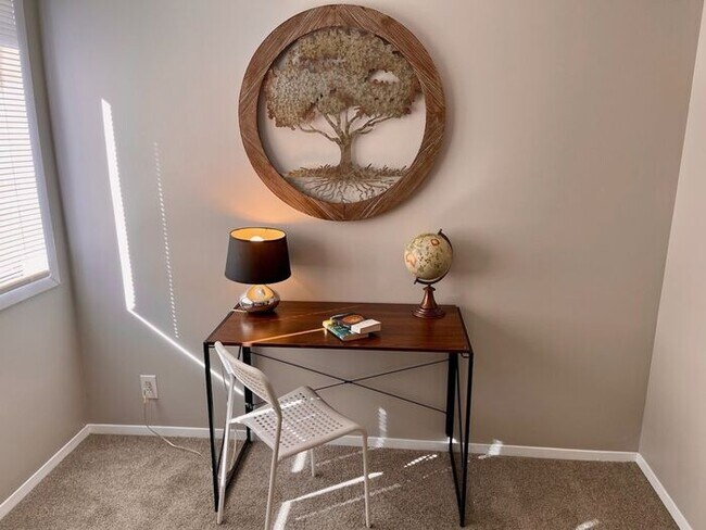 Building Photo - Cute and Convenient South Nashville Townhouse near BNA and Woodbine - Renovated