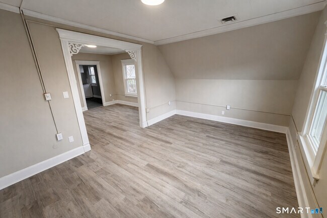 Building Photo - 166 Sherman Ave