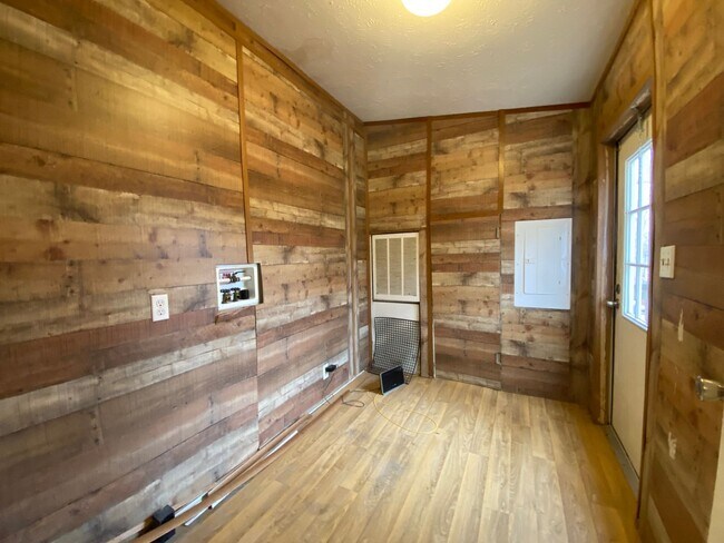 Building Photo - Great location on Monkey Island at Grand Lake!