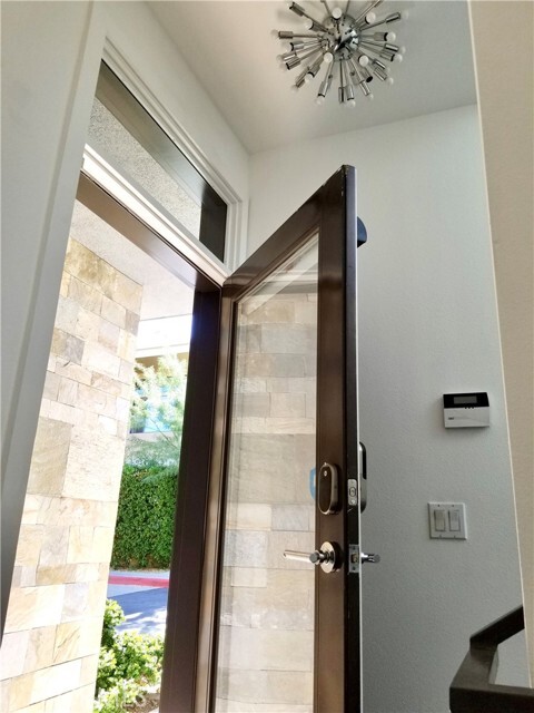 Building Photo - 850 E Palm Canyon Dr