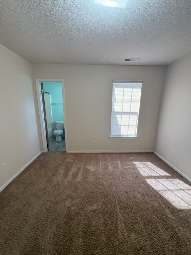 Building Photo - 996 W Pueblo Dr