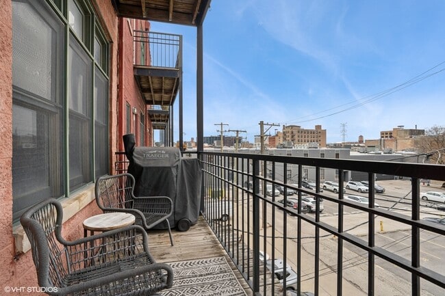 Building Photo - 426 N Noble St