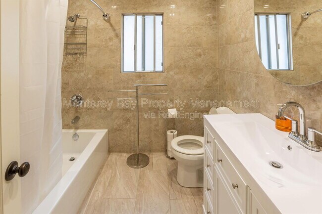 Building Photo - 581 Figueroa St