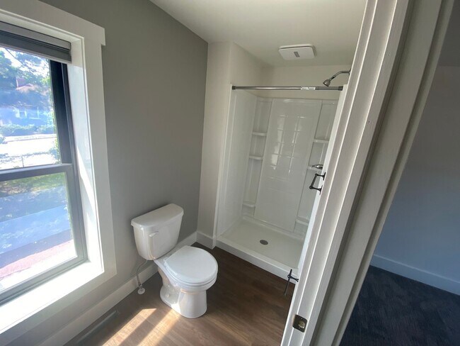 Building Photo - 537 Hancock St