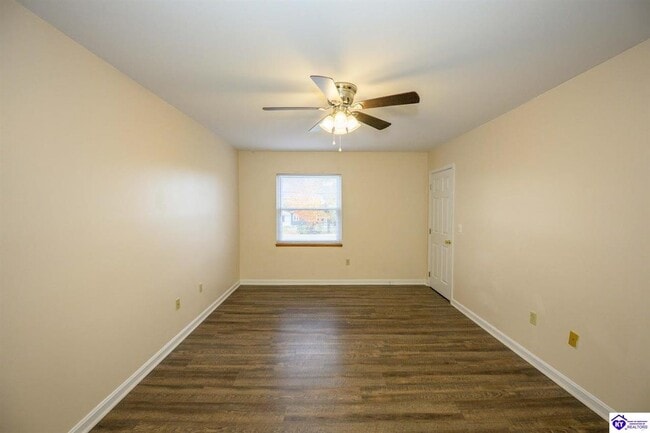 Building Photo - 113 College Street Rd