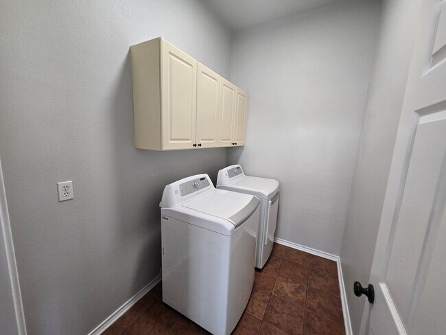 Building Photo - 6116 Thursby Ave