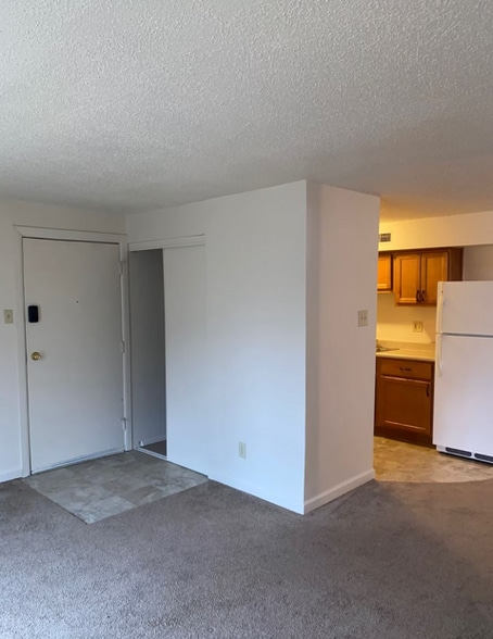 Building Photo - 32 Woodglen Apartment