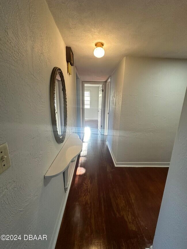 Building Photo - 736 White St