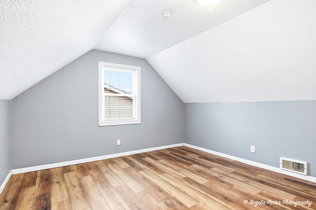 Building Photo - 1219 Brentwood Dr