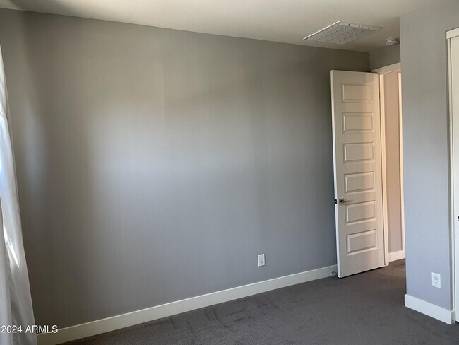 Building Photo - 4624 E Vista Bonita Dr