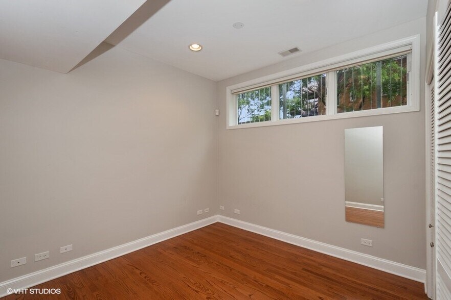 Building Photo - 1458 N Artesian Ave