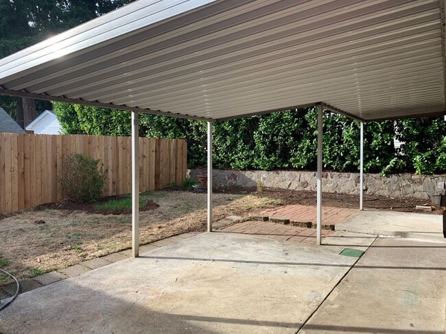 Building Photo - O1100-1106