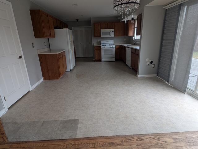 Building Photo - 7165 Maplelawn Dr