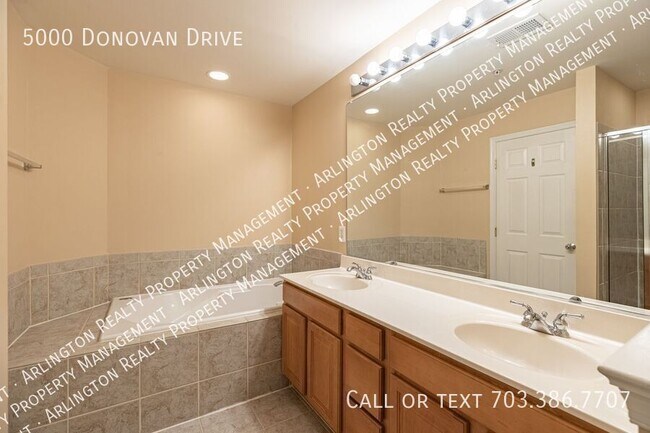 Building Photo - 5000 Donovan Dr