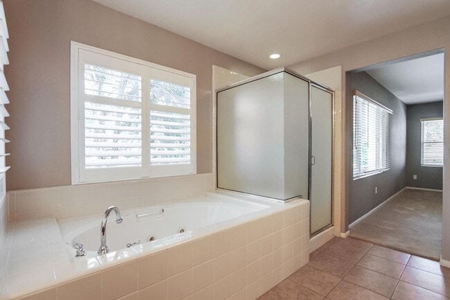 Building Photo - Beautiful 5 bedroom home in highly desired Carlsbad neighborhood