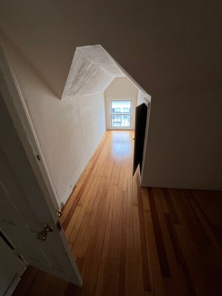 Building Photo - 75 1/2 Kinsley St