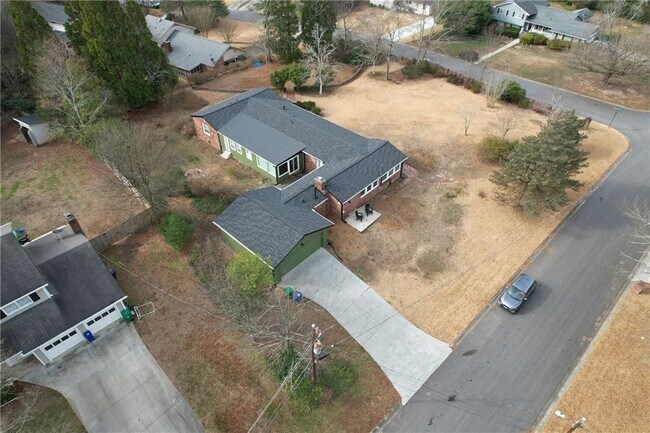 Building Photo - 5045 Chestnut Forest Ln