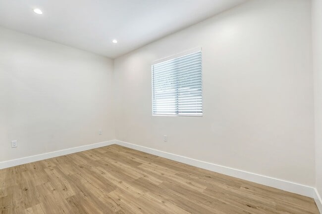 Building Photo - Prime Sylmar 2/2 brand new home