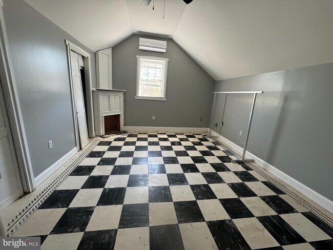 Building Photo - 25 Main St