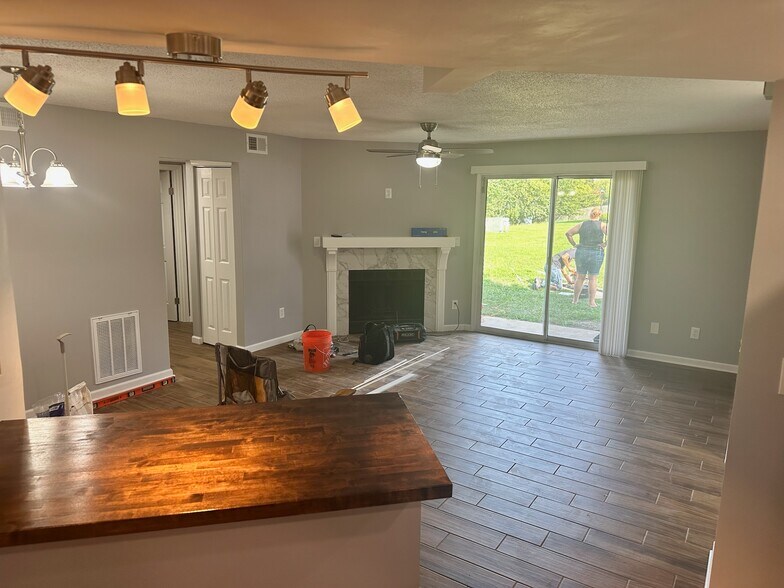 Living room - 1709 Rock Bridge Mews