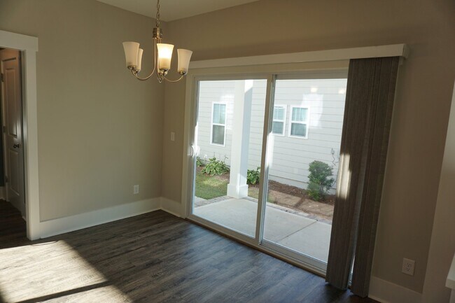 Building Photo - 4BR/3.5BA Home in the Gated Community of R...