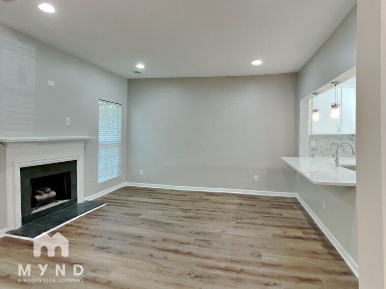 Building Photo - 404 Wedgewood Way
