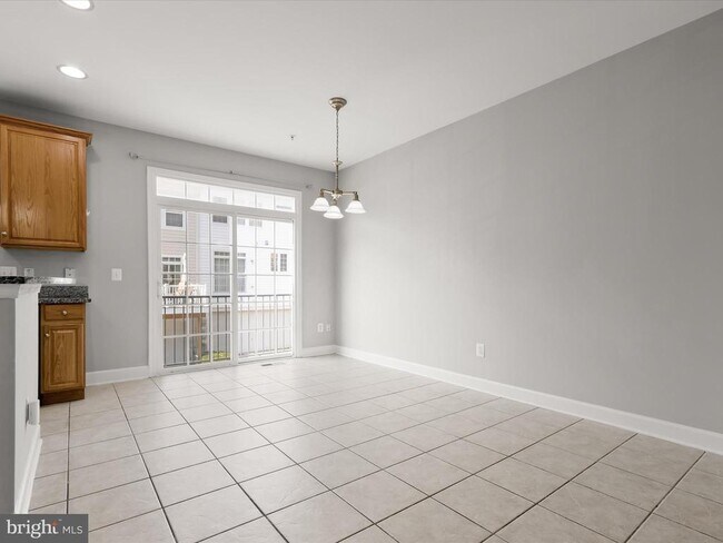 Building Photo - 563 Pelican Ave