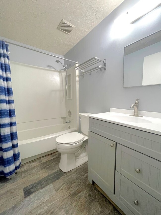 Building Photo - Newly Renovated 3 Bed 2.5 Bath Townhome With A Fenced Yard In Bannerwood Community