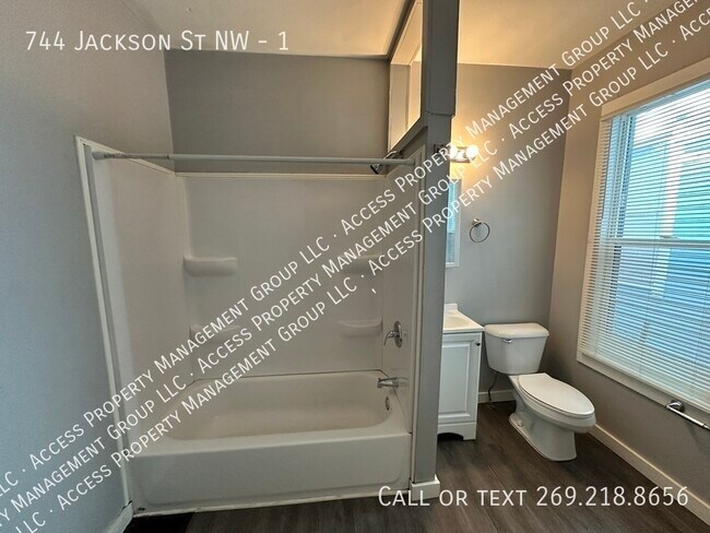 Building Photo - 744 Jackson St NW