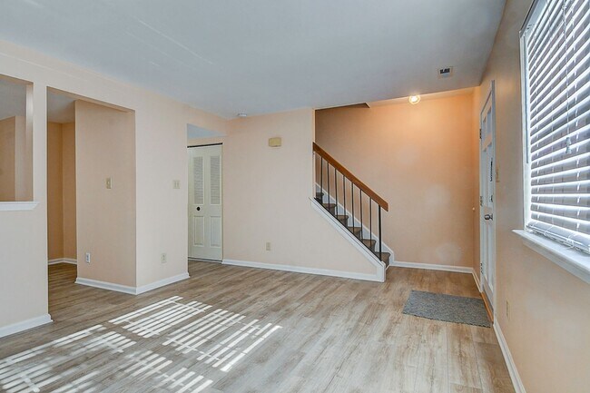 Building Photo - TOWNHOME FOR RENT - HAMPTON!
