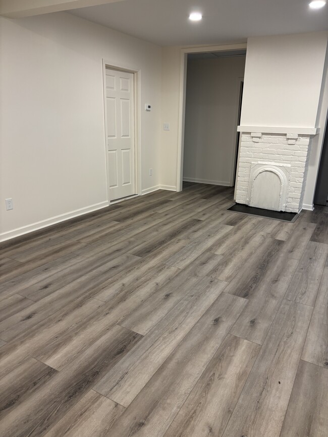 Building Photo - 2520